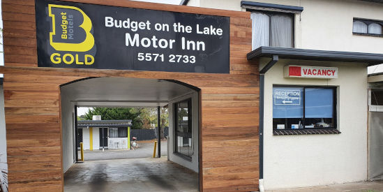 Budget on the Lake Motor Inn
