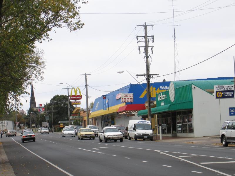 Hamilton - Shops and commercial centre: View north-east along Lonsdale St towards Brown St