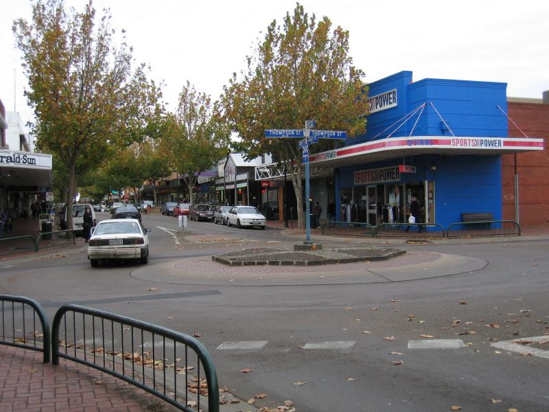 Hamilton - Shops and commercial centre: View north-east along Gray St at Thompson St