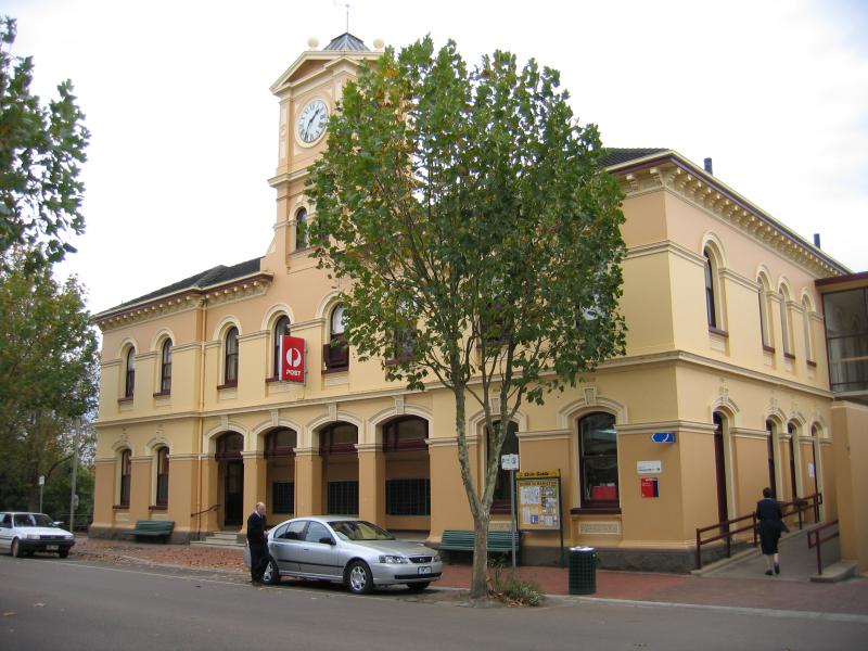 Hamilton - Shops and commercial centre: Post Office, Gray St
