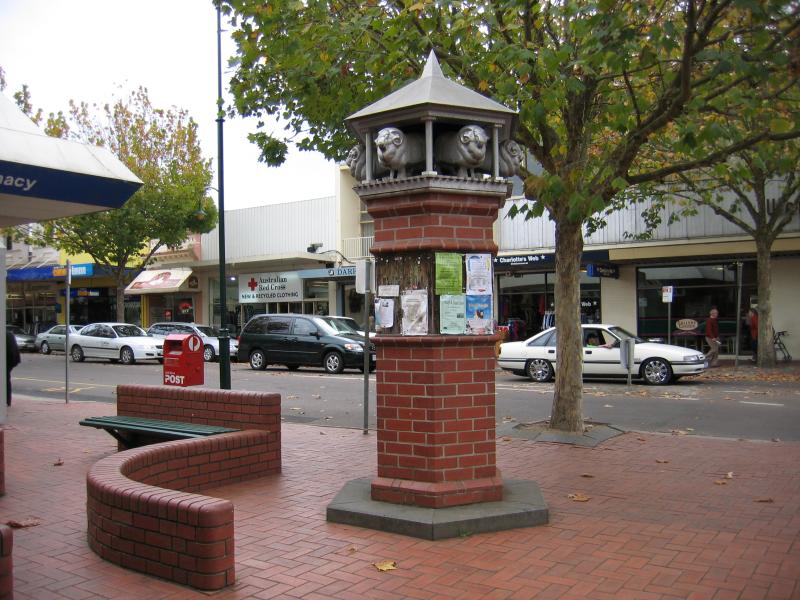 Hamilton - Shops and commercial centre: Corner Gray St and Brown St