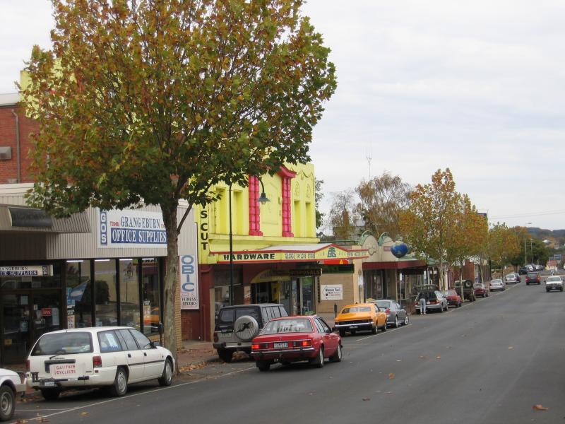 Hamilton - Shops and commercial centre: View south-east along Brown St between Gray St and French St