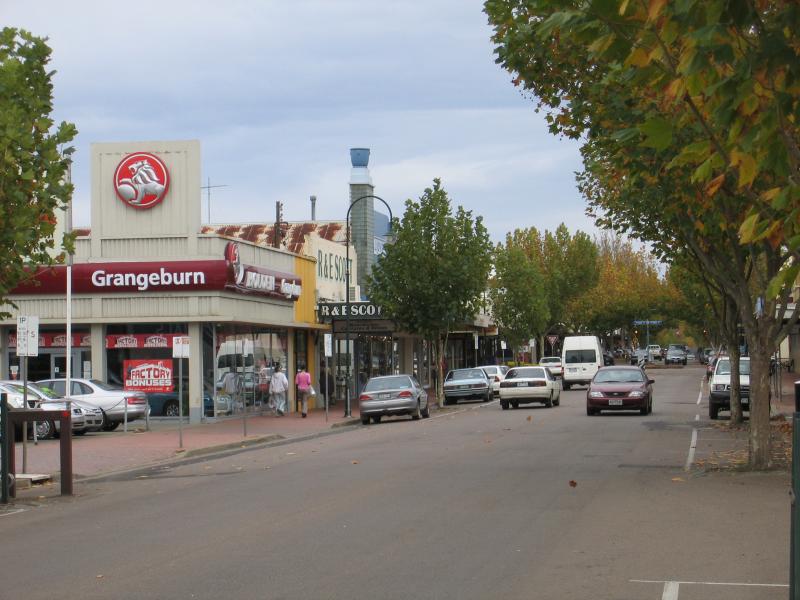 Hamilton - Shops and commercial centre: View south-west along Grey St towards Brown St