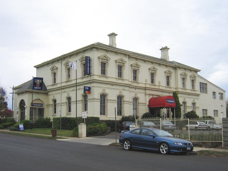 Hamilton - Melville Oval and surrounds: Alexandra House Tabaret, view north-west along Brown St towards Chaucer St