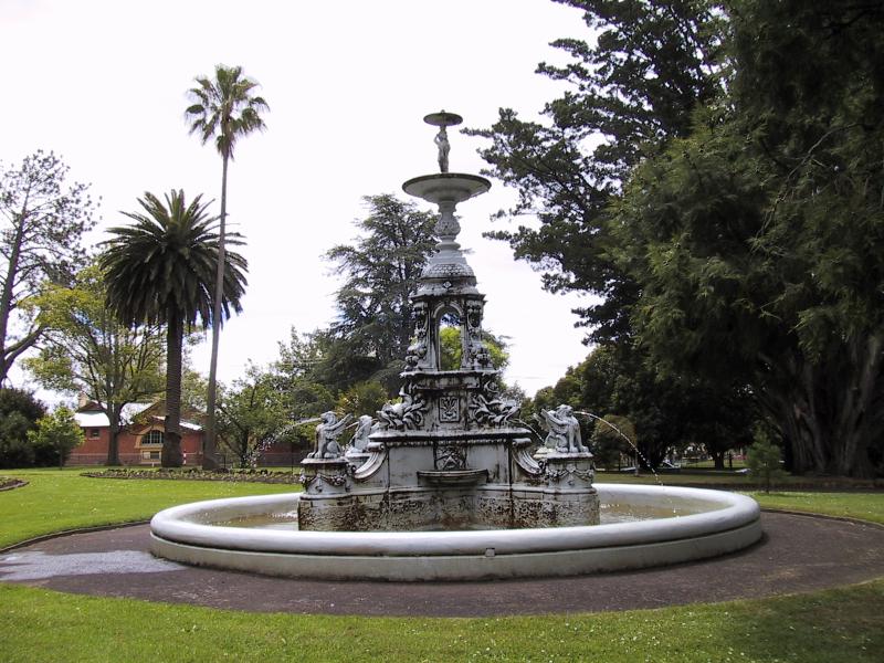 Hamilton - Botanical Gardens: Fountain