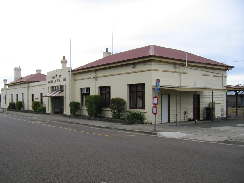 Hamilton - Around Hamilton: Hamilton Railway Station, Station St