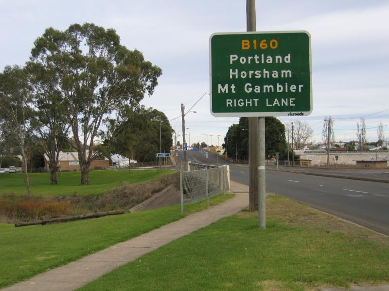 Hamilton - Apex Park, Apex Drive: View west along Ballarat Rd towards bridge over Grange Burn and Apex Park