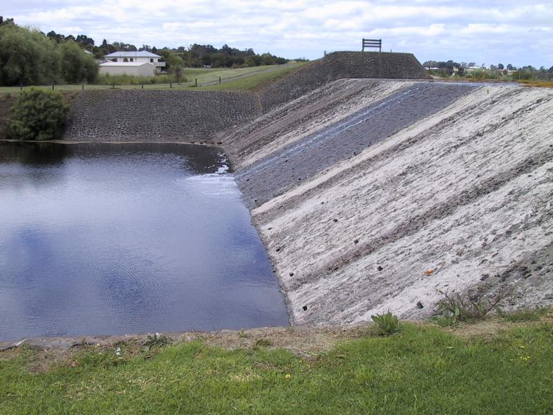 Hamilton - Lake Hamilton: Spillway at Grange Burn