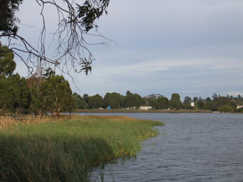 Hamilton - Lake Hamilton: View south along lake from Rippon Rd near Rasmussen Av