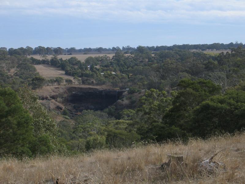 Hamilton - Wannon Falls: View towards falls from Thomas Clark Viewing Area