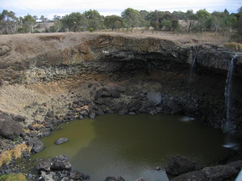 Hamilton - Wannon Falls: View of Wannon Falls from lookout