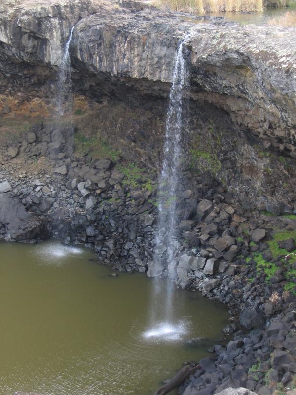 Hamilton - Wannon Falls: View of Wannon Falls from lookout