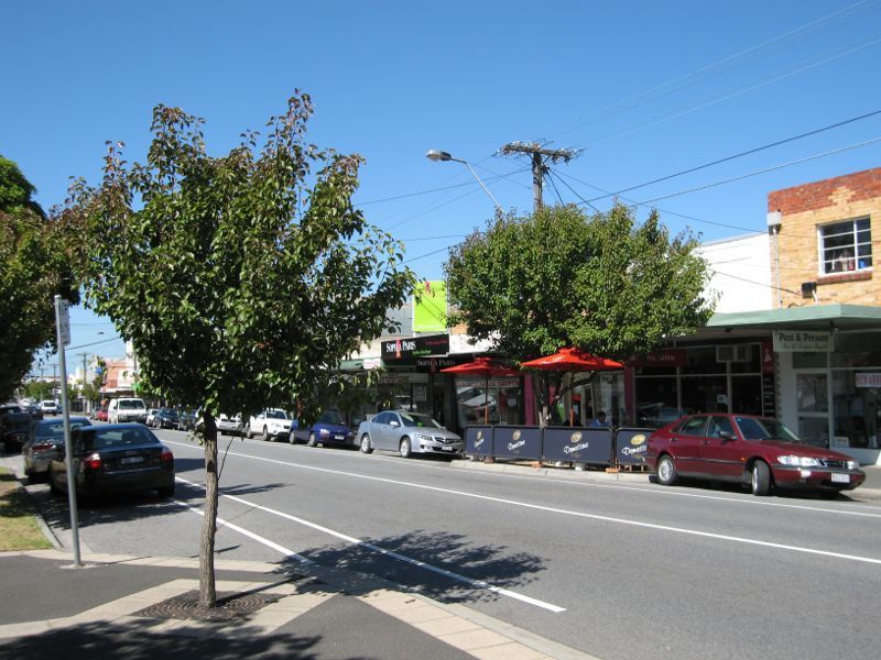 Hampton - Shops and commercial centre, Hampton Street: View south along Hampton St at Rouen St