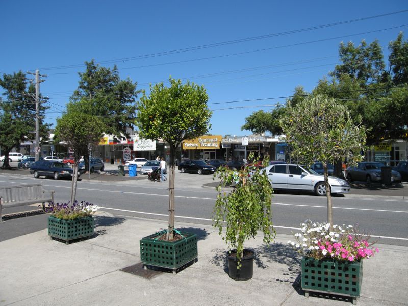 Hampton - Shops and commercial centre, Hampton Street: View west across Hampton St near Littlewood St