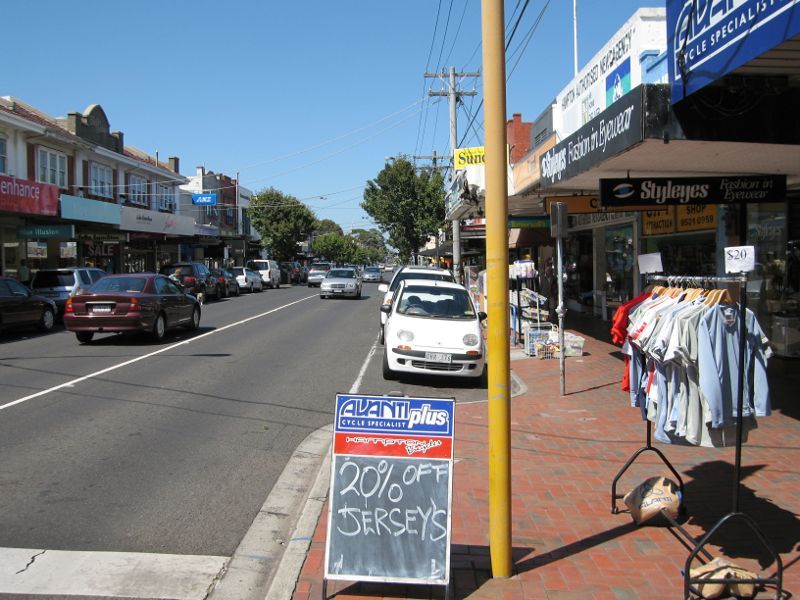 Hampton - Shops and commercial centre, Hampton Street: View south along Hampton St between Willis St and Thomas St