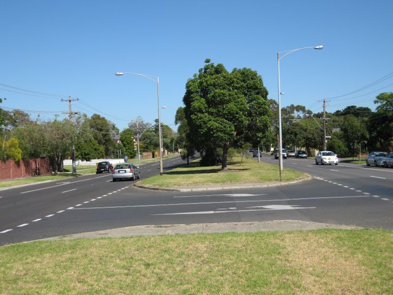 Hampton - South Road: View west along South Rd at Olive St