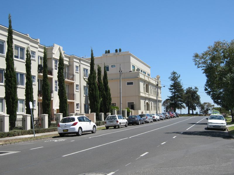 Hampton - Beach Road: View west along Small St towards Beach Rd