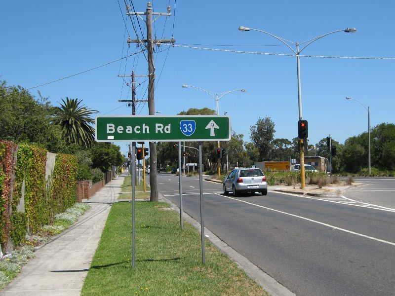 Hampton - Beach Road: View south along Hampton St towards Beach Rd