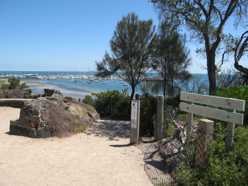Hampton - Beach and coastline around Linacre Road: Lookout over Sandringham Boat Harbour