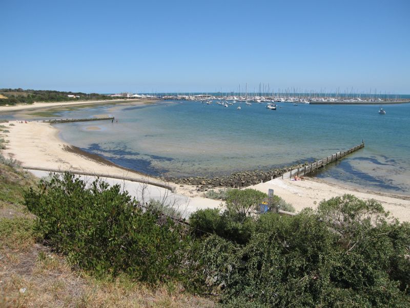 Hampton - Beach and coastline around B.J. Ferdinando Gardens: View towards Sandringham Boat Harbour