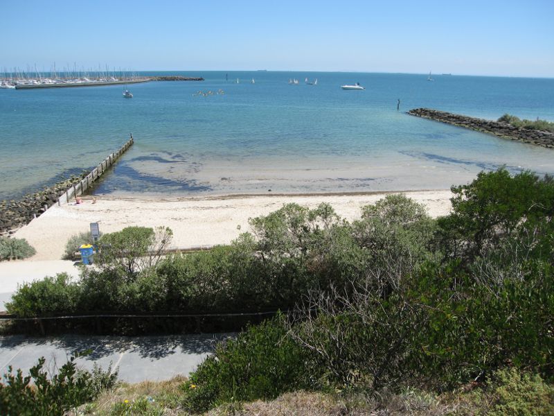 Hampton - Beach and coastline around B.J. Ferdinando Gardens: View over beach