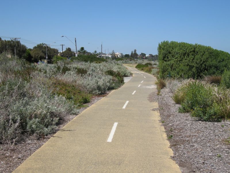 Hampton - Beach and coastline north of Hampton Lifesaving Club: Bicycle and walking path along foreshore
