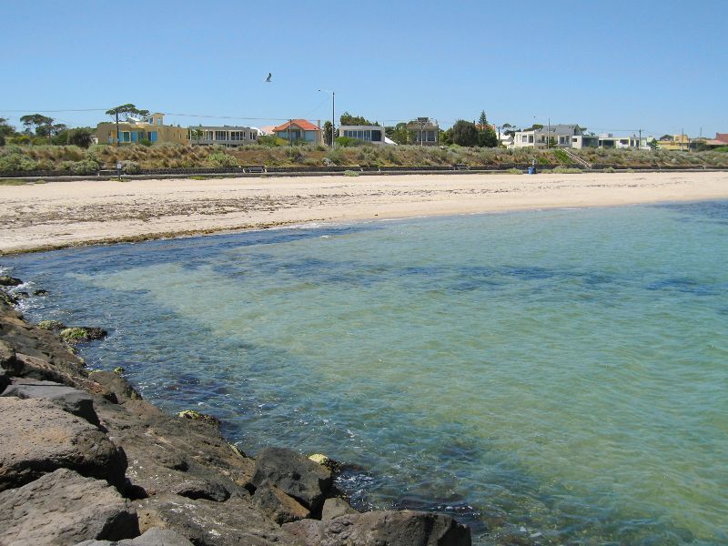 Hampton - Beach and coastline north of Hampton Lifesaving Club: View from Groyne opposite Orlando St towards beach