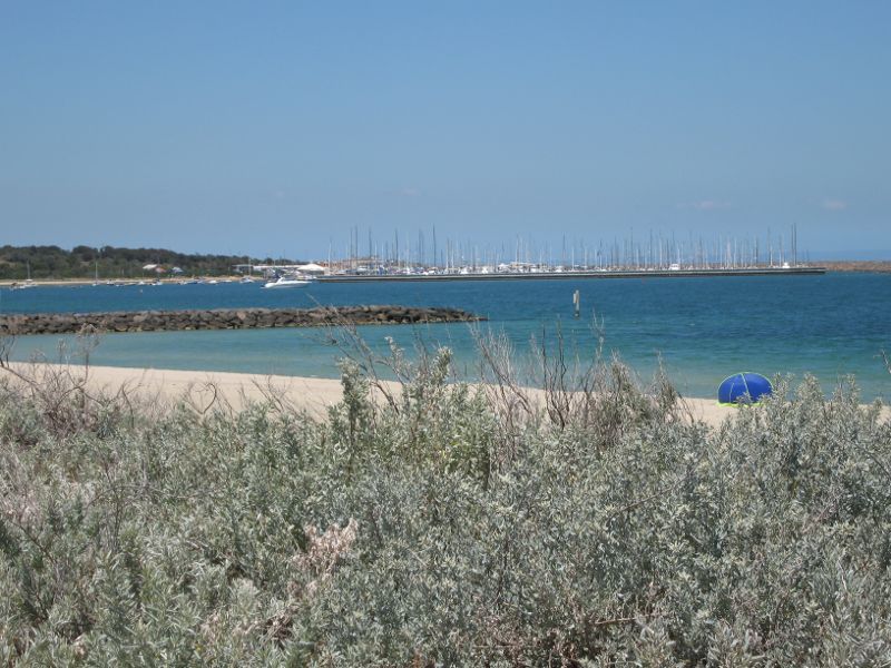 Hampton - Beach and coastline north of Hampton Lifesaving Club: View across beach towards Sandringham Boat Harbour