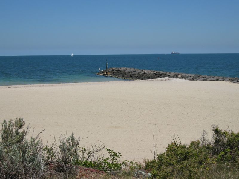 Hampton - Beach and coastline north of Hampton Lifesaving Club: View across beach towards groyne opposite New St