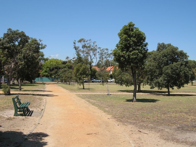 Hampton - Triangle Gardens, south end of Hampton Street: Path through gardens