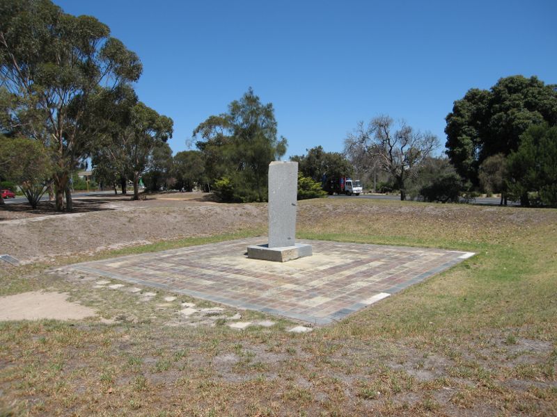 Hampton - Triangle Gardens, south end of Hampton Street: Bicentennial Sculpture