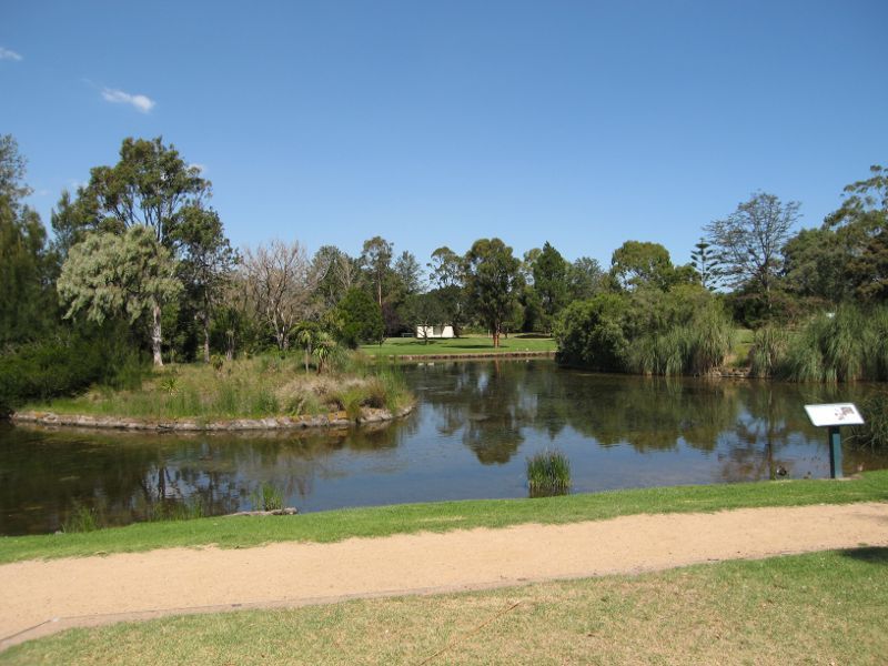 Hampton - G.L. Basterfield Park, Dane Road, Hampton East: Lake