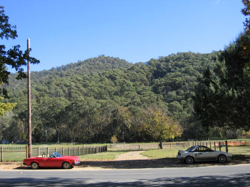 Harrietville - Shops and commercial centre, Great Alpine Road: View west across Great Alpine Rd from General Store