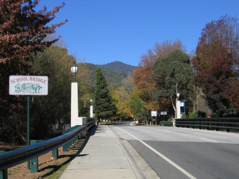 Harrietville - Tauare Park, Pioneer Park and Ovens River East Branch: School Bridge, view south along Great Alpine Rd across Ovens River