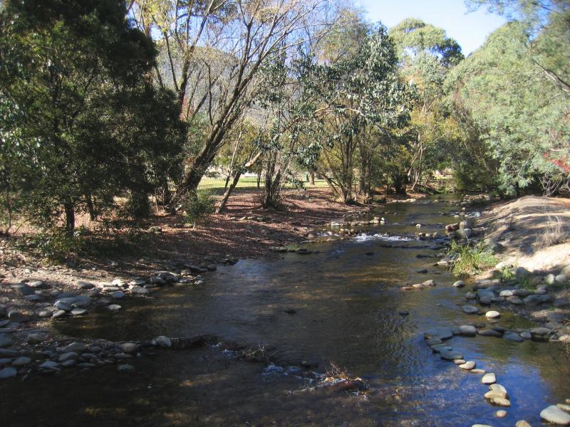 Harrietville - Tauare Park, Pioneer Park and Ovens River East Branch - View south along Ovens River from Catherine Lilly Bridge