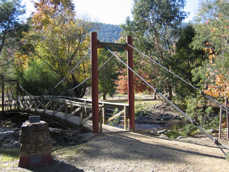 Harrietville - Tauare Park, Pioneer Park and Ovens River East Branch: Catherine Lilly Bridge, Ovens River at Pioneer Park