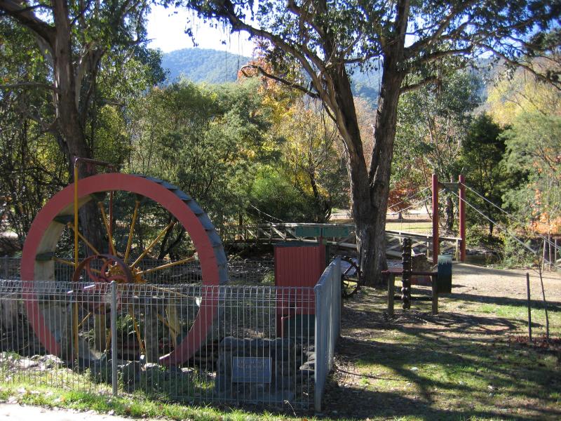 Harrietville - Tauare Park, Pioneer Park and Ovens River East Branch - Eric M Hoy water wheel, Pioneer Park