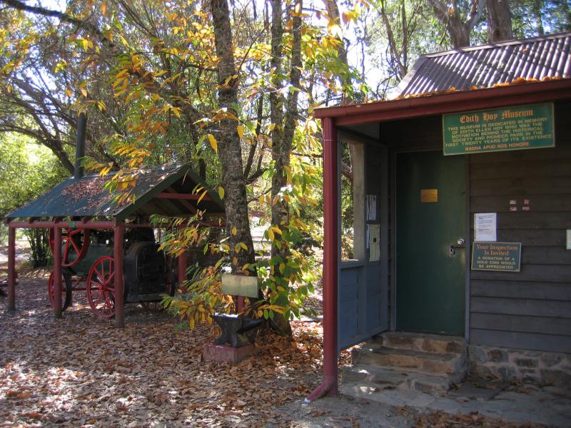 Harrietville - Tauare Park, Pioneer Park and Ovens River East Branch: Edith Hoy Museum and machinery displays, Pioneer Park