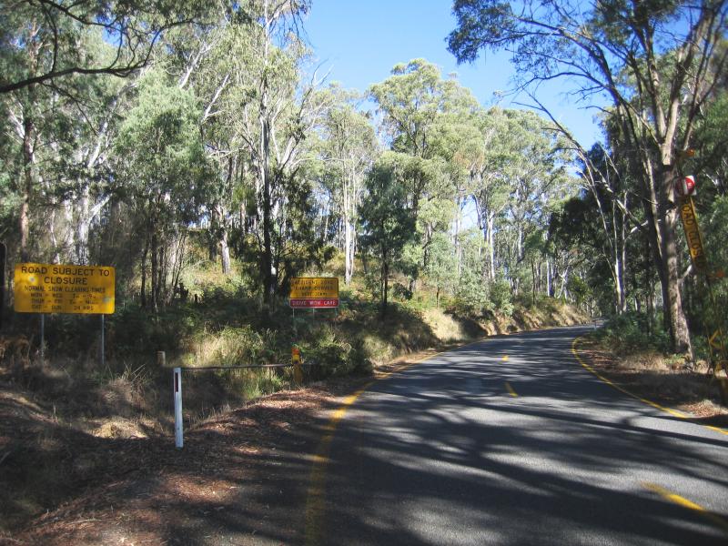 Harrietville - Southern outskirts of Harrietville: View south along Great Alpine Rd at Old Coach Rd (route to snow fields at Mt Hotham)