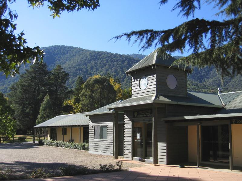 Harrietville - Northern outskirts of Harrietville: Reception, Harrietville Hotel