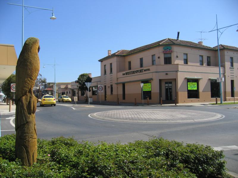 Hastings - Commercial centre and shops, High Street precinct: Westernport Hotel, view west along High St at Salmon St