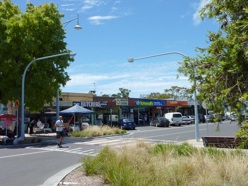 Hastings - Commercial centre and shops, High Street precinct: View north across High St between King St and Victoria St