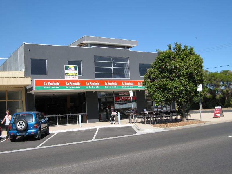 Hastings - Commercial centre and shops, High Street precinct: Shops at corner of High St and Queen St