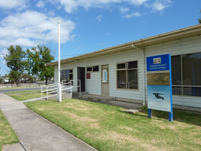 Hastings - Marine Parade: Hastings Museum, Marine Pde at Skinner St