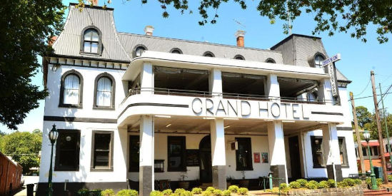 Grand Hotel, Healesville