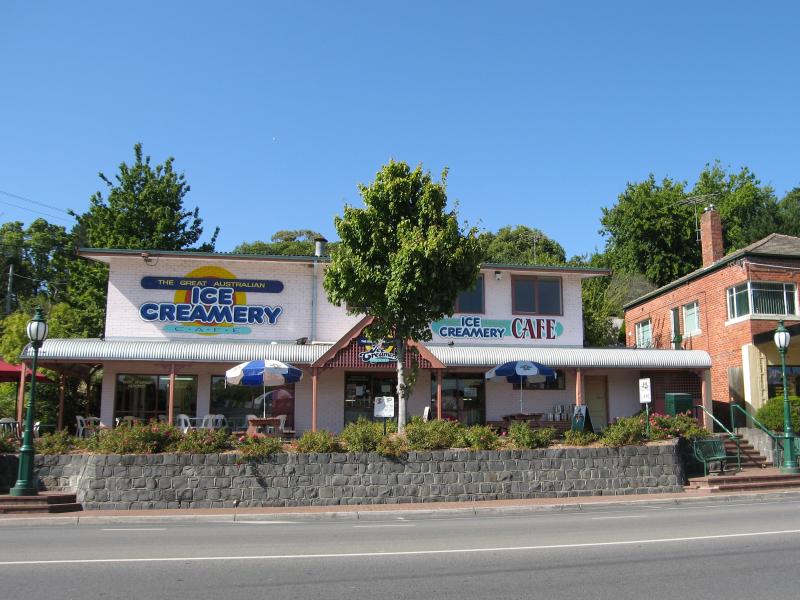 Healesville - Shops and commercial centre, Nicholson Street west of Badger Creek Road: Ice Creamery, view south across Nicholson St at Badger Creek Rd