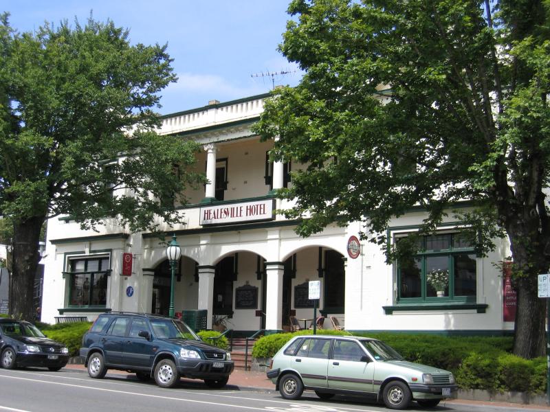 Healesville - Shops and commercial centre, Nicholson Street west of Badger Creek Road: Healesville Hotel
