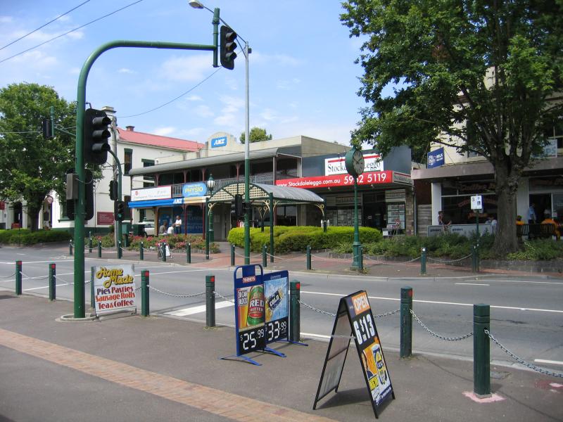 Healesville - Shops and commercial centre, Nicholson Street west of Badger Creek Road: View east along Nicholson St at pedestrian crossing