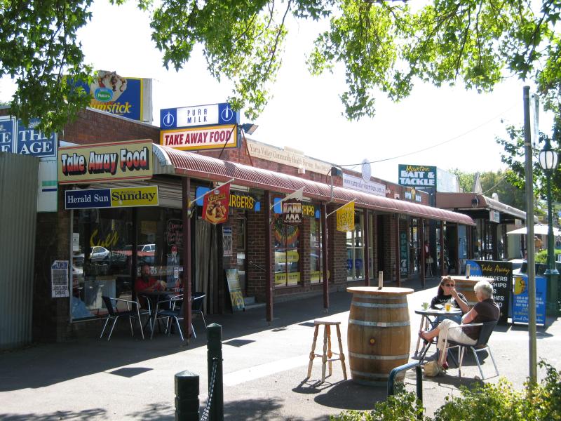 Healesville - Shops and commercial centre, Maroondah Highway east of Badger Creek Road: Food outlets, view east along Maroondah Hwy