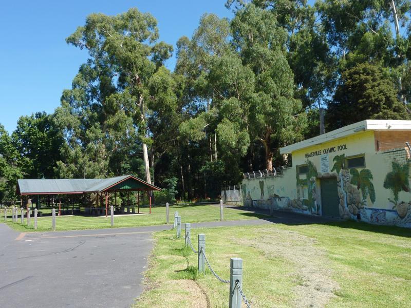 Healesville - Queens Park: Shelter and entrance Healesville Olympic Pool